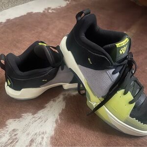 Jordan Men's Black and Green Athletic Shoes